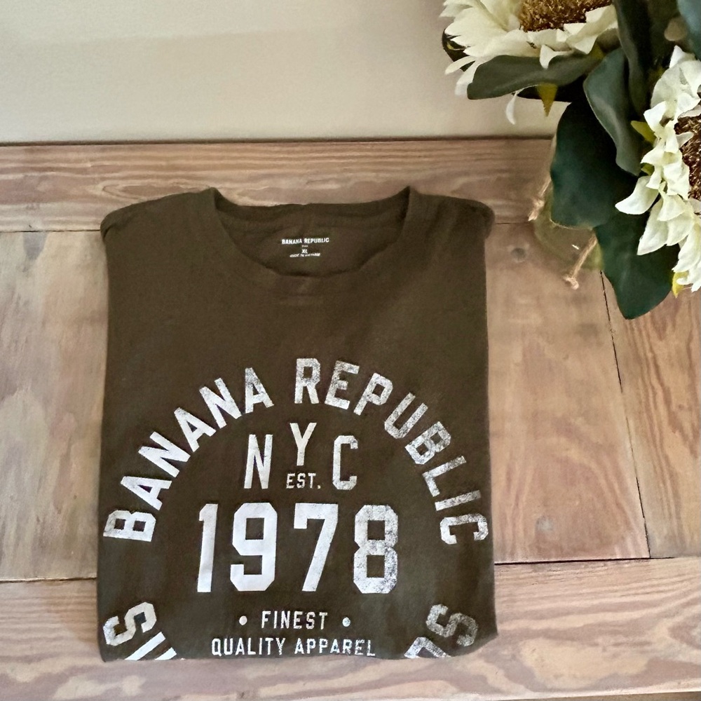 Banana Republic Olive Crew Neck Tee
